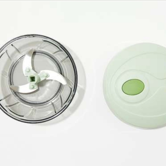 2/$50 Epare Mini Vegetable Chopper - Picture 6 of 10
